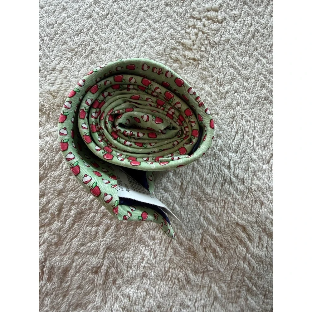 Vineyard Vines Boys Silk Tie Green Bobbing for Apples Pattern Necktie 48 Inch